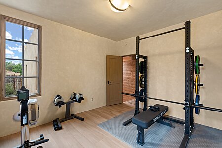 2nd guest bedroom -- some people like it as a gym!!