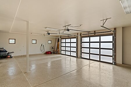 Extra spce in this garage with epoxy floors, and a great view when youre pulling out!