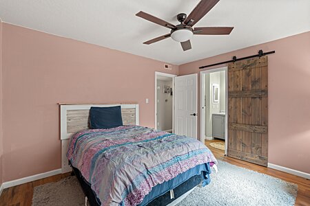 2nd bedroom, with large walk in closet